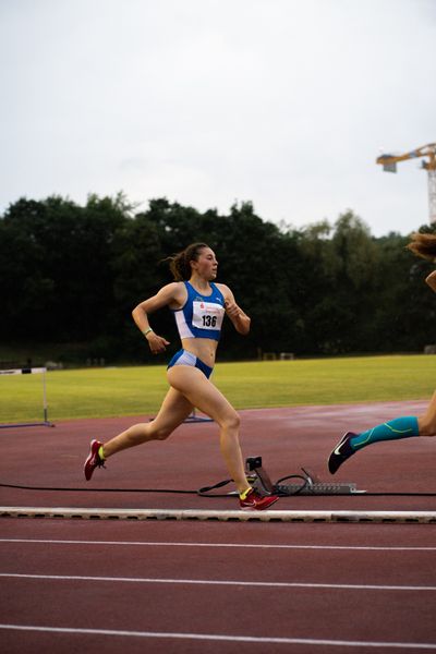 Julia Rath (LAC Quelle Fuerth) ueber 1500m am 03.06.2022 waehrend der Sparkassen Gala in Regensburg